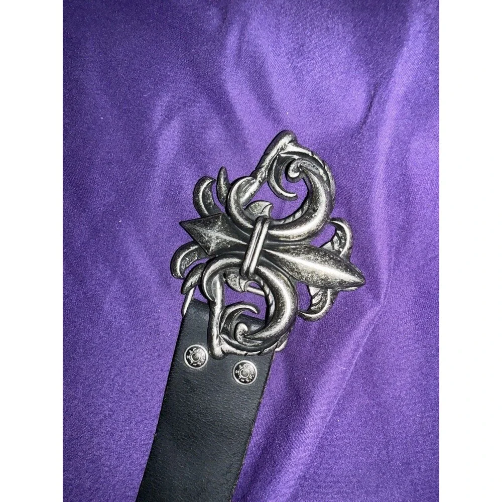Y2K Levi's Fleur-de-Lis leather belt
